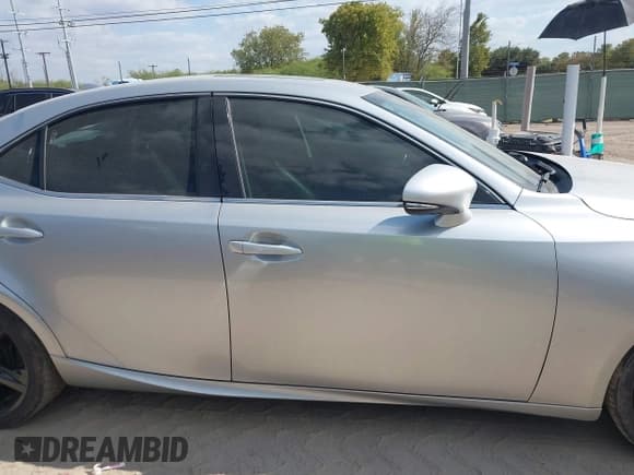 ✅ 2017 Lexus IS 200t • VIN: JTHBA1D23H5059662 • Lot: 43470484. Wystawiony na IAAI z przebiegiem 71 518 mil. Bezpłatny archiwum sprzedaży aukcyjnych z USA i szczegółowy raport historii pojazdu na DreamBid. Zdjęcie 13.