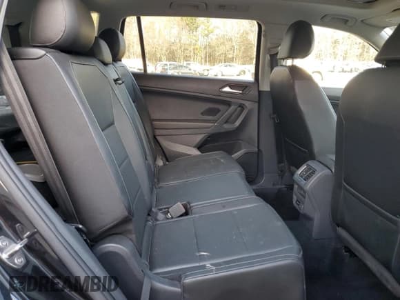 ✅ 2018 Volkswagen Tiguan SEL • VIN: 3VV3B7AX2JM137890 • Лот: 48318645. Опубликован ранее на Copart с пробегом 112 602 миль. Бесплатный доступ к архиву аукционных продаж из США и подробный отчёт об истории автомобиля на DreamBid. Изображение 11.