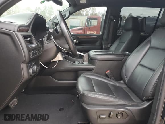 ✅ 2021 Chevrolet Suburban Z71 • VIN: 1GNSKDKD8MR451471 • Lot: 77872574. Wystawiony na Copart z przebiegiem 67 905 mil. Bezpłatny archiwum sprzedaży aukcyjnych z USA i szczegółowy raport historii pojazdu na DreamBid. Zdjęcie 7.