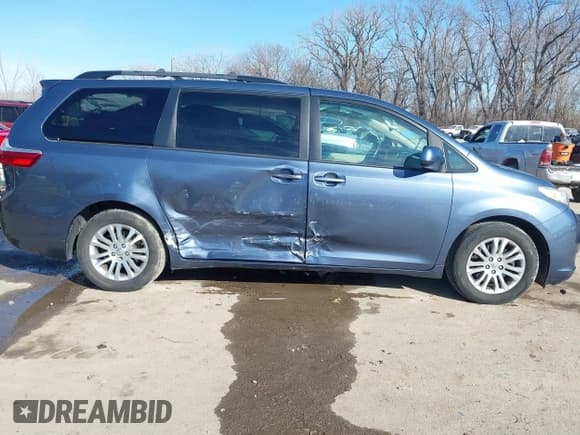 ✅ 2017 Toyota Sienna XLE Auto Access Seat • VIN: 5TDYZ3DCXHS814910 • Lot: 41700845. Listed on IAAI with 110,701 mi. Free auction sales archive from the USA and detailed vehicle history report at DreamBid. Image 6.