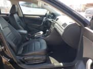 ✅ 2015 Volkswagen Passat S • VIN: 1VWAT7A30FC093068 • Lot: 43309416. Wystawiony na IAAI z przebiegiem 94 913 mil. Bezpłatny archiwum sprzedaży aukcyjnych z USA i szczegółowy raport historii pojazdu na DreamBid. Zdjęcie 5.