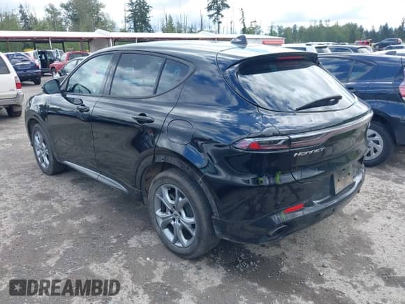 2024 Dodge Hornet R/T z VIN ZACPDFCW9R3A32594, wystawiony jako IAAI lot #42312913 z przebiegiem 22 544 mil mil oraz . Historia ofert i sprzedaży dostępna na DreamBid. Obrazek 3.