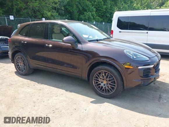 ✅ 2017 Porsche Cayenne • VIN: WP1AA2A21HKA88424 • Lot: 42475713. Listed on IAAI with 121,942 mi. Free auction sales archive from the USA and detailed vehicle history report at DreamBid. Image 1.