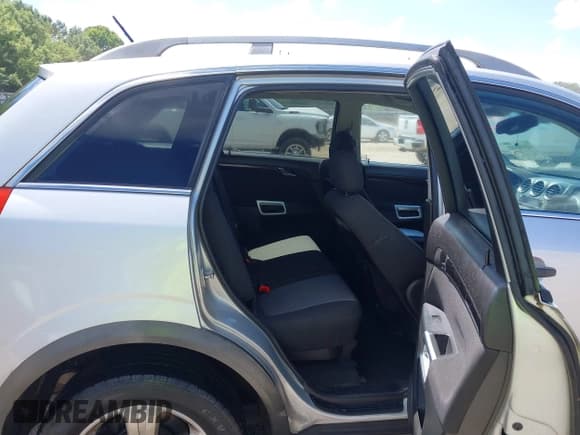 ✅ 2013 Chevrolet Captiva Sport LS • VIN: 3GNAL2EK3DS624737 • Lot: 42536552. Wystawiony na IAAI z przebiegiem 166 983 mil. Bezpłatny archiwum sprzedaży aukcyjnych z USA i szczegółowy raport historii pojazdu na DreamBid. Zdjęcie 8.