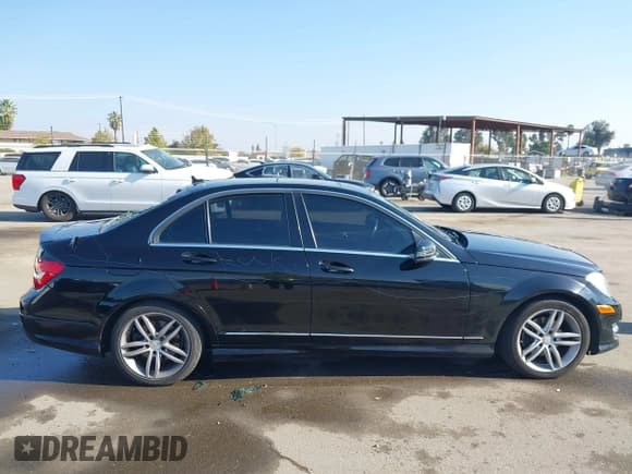 ✅ 2014 Mercedes-Benz C 250 Sport • VIN: WDDGF4HB3ER304216 • Лот: 43617261. Опубликован ранее на IAAI с пробегом 111 395 миль. Бесплатный доступ к архиву аукционных продаж из США и подробный отчёт об истории автомобиля на DreamBid. Изображение 13.
