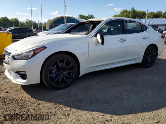 ✅ 2016 Infiniti Q70 • VIN: JN1BY1AR4GM270651 • Лот: 71231145. Опубликован ранее на Copart с пробегом 123 246 миль. Бесплатный доступ к архиву аукционных продаж из США и подробный отчёт об истории автомобиля на DreamBid. Изображение 1.