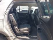 ✅ 2018 Chevrolet Traverse LT Cloth • VIN: 1GNERGKWXJJ266604 • Lot: 42862735. Wystawiony na IAAI z przebiegiem 21 815 mil. Bezpłatny archiwum sprzedaży aukcyjnych z USA i szczegółowy raport historii pojazdu na DreamBid. Zdjęcie 8.