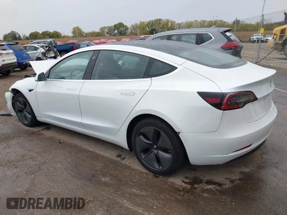 ✅ 2020 Tesla Model 3 Long Range • VIN: 5YJ3E1EB5LF649992 • Lot: 43449417. Wystawiony na IAAI z przebiegiem 81 603 mil. Bezpłatny archiwum sprzedaży aukcyjnych z USA i szczegółowy raport historii pojazdu na DreamBid. Zdjęcie 3.
