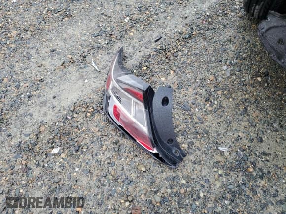 ✅ 2017 Chevrolet Volt LT • VIN: 1G1RC6S50HU172178 • Lot: 41637934. Wystawiony na Copart z przebiegiem 97 837 mil. Bezpłatny archiwum sprzedaży aukcyjnych z USA i szczegółowy raport historii pojazdu na DreamBid. Zdjęcie 12.