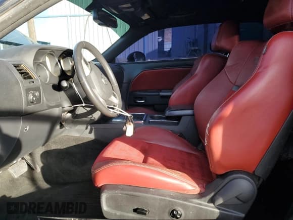 ✅ 2014 Dodge Challenger R/T 100th Anniversary Appearance • VIN: 2C3CDYBT9EH163745 • Lot: 81259504. Wystawiony na Copart z przebiegiem 156 851 mil. Bezpłatny archiwum sprzedaży aukcyjnych z USA i szczegółowy raport historii pojazdu na DreamBid. Zdjęcie 7.