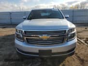 ✅ 2019 Chevrolet Suburban LT • VIN: 1GNSKHKC4KR310747 • Lot: 79517514. Wystawiony na Copart z przebiegiem 137 469 mil. Bezpłatny archiwum sprzedaży aukcyjnych z USA i szczegółowy raport historii pojazdu na DreamBid. Zdjęcie 5.