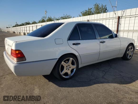✅ 1994 Mercedes-Benz S • VIN: WDBGB34E3RA145006 • Lot: 85258835. Listed on Copart with 166,772 mi. Free auction sales archive from the USA and detailed vehicle history report at DreamBid. Image 3.
