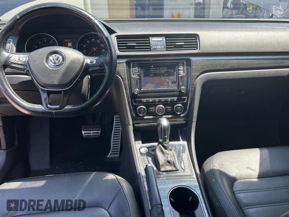 ✅ 2018 Volkswagen Passat SEL Premium • VIN: 1VWCA7A30JC015249 • Лот: 69469615. Опубликован ранее на Copart с пробегом 115 736 миль. Бесплатный доступ к архиву аукционных продаж из США и подробный отчёт об истории автомобиля на DreamBid. Изображение 9.