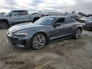 ✅ 2022 Audi e-tron GT Prestige • VIN: WAUEJBFW9N7004649 • Lot: 45607895. Wystawiony na Copart z przebiegiem 29 616 mil. Bezpłatny archiwum sprzedaży aukcyjnych z USA i szczegółowy raport historii pojazdu na DreamBid. Zdjęcie 1.