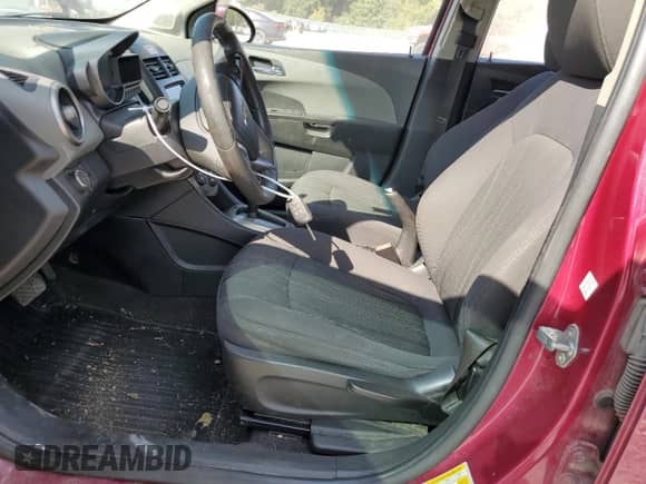 2014 Chevrolet Sonic LT z VIN 1G1JC5SH4E4107699, wystawiony jako Copart lot #68643334 z przebiegiem 240 294 mil mil oraz Szkoda całkowita • Salvage title. Historia ofert i sprzedaży dostępna na DreamBid. Obrazek 7.