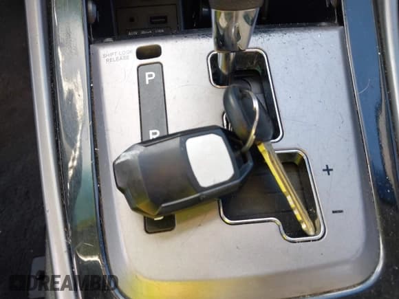 ✅ 2013 Hyundai Elantra Limited • VIN: KMHDH4AE3DU867995 • Lot: 43051546. Listed on IAAI with 113,195 mi. Free auction sales archive from the USA and detailed vehicle history report at DreamBid. Image 11.