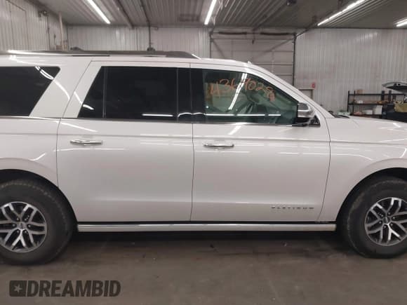✅ 2019 Ford Expedition Max Platinum • VIN: 1FMJK1MT6KEA18920 • Lot: 43619028. Wystawiony na IAAI z przebiegiem 108 772 mil. Bezpłatny archiwum sprzedaży aukcyjnych z USA i szczegółowy raport historii pojazdu na DreamBid. Zdjęcie 14.