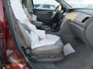 ✅ 2015 Chevrolet Traverse LT • VIN: 1GNKRHKD9FJ102047 • Lot: 43543491. Wystawiony na IAAI z przebiegiem 233 086 mil. Bezpłatny archiwum sprzedaży aukcyjnych z USA i szczegółowy raport historii pojazdu na DreamBid. Zdjęcie 5.