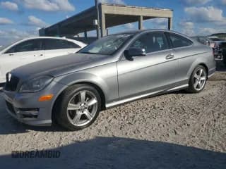 ✅ 2015 Mercedes-Benz C 250 • VIN: WDDGJ4HB8FG367484 • Lot: 92271035. Wystawiony na Copart z przebiegiem 89 367 mil. Bezpłatny archiwum sprzedaży aukcyjnych z USA i szczegółowy raport historii pojazdu na DreamBid. Zdjęcie 1.