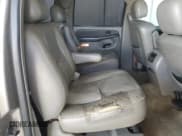 ✅ 2003 Chevrolet Suburban LS • VIN: 1GNEC16T33J262864 • Лот: 61648255. Опубликован ранее на Copart с пробегом 298 652 миль. Бесплатный доступ к архиву аукционных продаж из США и подробный отчёт об истории автомобиля на DreamBid. Изображение 11.