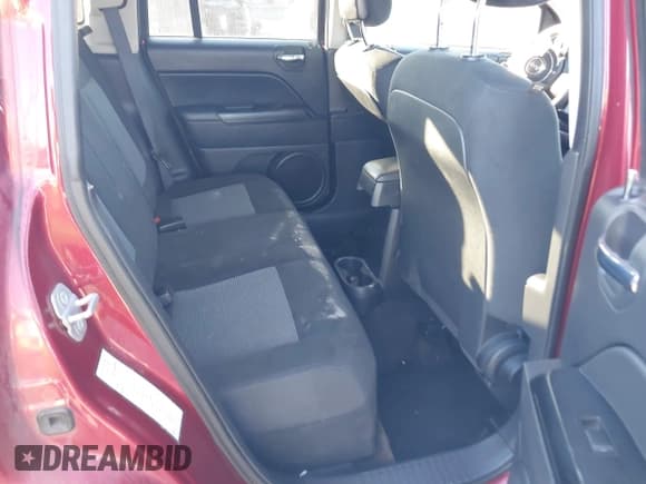 ✅ 2015 Jeep Compass Sport • VIN: 1C4NJCBA1FD219268 • Lot: 43426180. Wystawiony na IAAI z przebiegiem 148 813 mil. Bezpłatny archiwum sprzedaży aukcyjnych z USA i szczegółowy raport historii pojazdu na DreamBid. Zdjęcie 8.