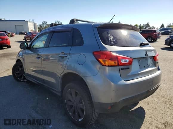 2015 Mitsubishi Outlander ES with VIN 4A4AP3AU9FE047602, listed as a Copart auction lot 82592275 with Not provided miles and Salvage title. Bid and sale history available at DreamBid. Image 2.