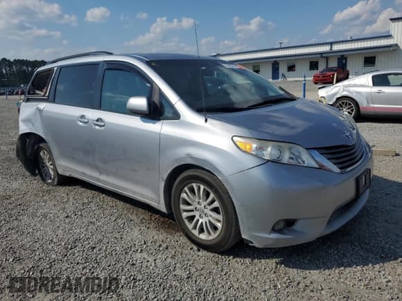 ✅ 2012 Toyota Sienna XLE AAS • VIN: 5TDYK3DCXCS194377 • Lot: 71409365. Listed on Copart with 208,542 mi. Free auction sales archive from the USA and detailed vehicle history report at DreamBid. Image 4.