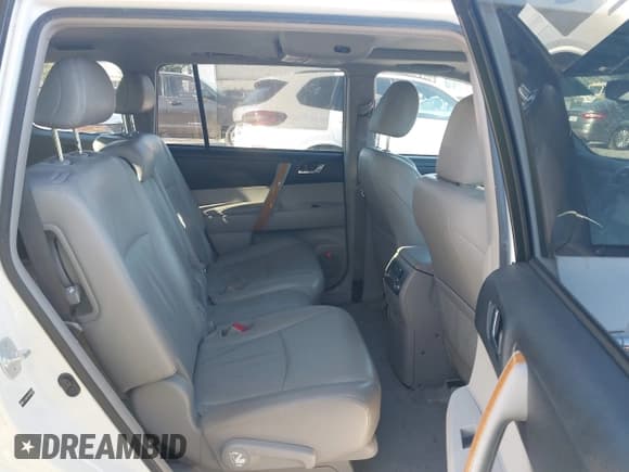 ✅ 2010 Toyota Highlander Limited • VIN: JTEJW3EH4A2048475 • Лот: 43551269. Опубликован ранее на IAAI с пробегом 220 993 миль. Бесплатный доступ к архиву аукционных продаж из США и подробный отчёт об истории автомобиля на DreamBid. Изображение 8.