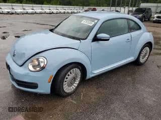 ✅ 2014 Volkswagen Beetle 2.5L • VIN: 3VWJX7AT0EM632760 • Lot: 67925205. Wystawiony na Copart z przebiegiem 87 948 mil. Bezpłatny archiwum sprzedaży aukcyjnych z USA i szczegółowy raport historii pojazdu na DreamBid. Zdjęcie 1.