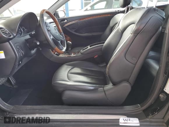 ✅ 2009 Mercedes-Benz CLK 350 • VIN: WDBTK56F49T104811 • Lot: 90351105. Wystawiony na Copart z przebiegiem 118 854 mil. Bezpłatny archiwum sprzedaży aukcyjnych z USA i szczegółowy raport historii pojazdu na DreamBid. Zdjęcie 7.