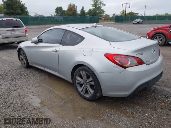 ✅ 2010 Hyundai Genesis Coupe Track • VIN: KMHHU6KH4AU012784 • Lot: 43294173. Wystawiony na IAAI z przebiegiem 205 821 mil. Bezpłatny archiwum sprzedaży aukcyjnych z USA i szczegółowy raport historii pojazdu na DreamBid. Zdjęcie 3.