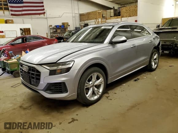 ✅ 2022 Audi Q8 Premium • VIN: WA1AVBF16ND019115 • Lot: 76989333. Wystawiony na Copart z przebiegiem 15 912 mil. Bezpłatny archiwum sprzedaży aukcyjnych z USA i szczegółowy raport historii pojazdu na DreamBid. Zdjęcie 1.