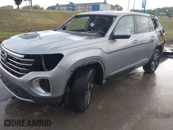 ✅ 2024 Volkswagen Atlas SE • VIN: 1V2JR2CA3RC533450 • Lot: 43099253. Wystawiony na IAAI z przebiegiem 5 499 mil. Bezpłatny archiwum sprzedaży aukcyjnych z USA i szczegółowy raport historii pojazdu na DreamBid. Zdjęcie 2.