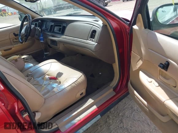 ✅ 1998 Ford Crown Victoria LX • VIN: 2FAFP74W7WX121489 • Lot: 42205224. Listed on IAAI with 153,922 mi. Free auction sales archive from the USA and detailed vehicle history report at DreamBid. Image 5.