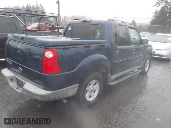 ✅ 2005 Ford Explorer Sport Trac XLS • VIN: 1FMZU67K35UA08000 • Lot: 43838672. Wystawiony na IAAI z przebiegiem 204 702 mil. Bezpłatny archiwum sprzedaży aukcyjnych z USA i szczegółowy raport historii pojazdu na DreamBid. Zdjęcie 4.