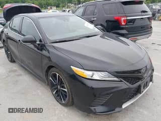 ✅ 2020 Toyota Camry XSE • VIN: 4T1KZ1AK3LU037668 • Lot: 42232781. Wystawiony na IAAI z przebiegiem 59 089 mil. Bezpłatny archiwum sprzedaży aukcyjnych z USA i szczegółowy raport historii pojazdu na DreamBid. Zdjęcie 1.