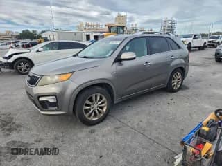 ✅ 2012 Kia Sorento SX • VIN: 5XYKW4A2XCG191195 • Лот: 94679425. Опубликован ранее на Copart с пробегом 99 958 миль. Бесплатный доступ к архиву аукционных продаж из США и подробный отчёт об истории автомобиля на DreamBid. Изображение 1.