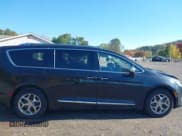 ✅ 2018 Chrysler Pacifica Limited • VIN: 2C4RC1GG5JR321465 • Lot: 43484376. Wystawiony na IAAI z przebiegiem 76 212 mil. Bezpłatny archiwum sprzedaży aukcyjnych z USA i szczegółowy raport historii pojazdu na DreamBid. Zdjęcie 13.
