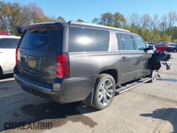 ✅ 2018 Chevrolet Suburban Premier • VIN: 1GNSKJKC9JR298536 • Лот: 43577245. Опубликован ранее на IAAI с пробегом 138 244 миль. Бесплатный доступ к архиву аукционных продаж из США и подробный отчёт об истории автомобиля на DreamBid. Изображение 4.