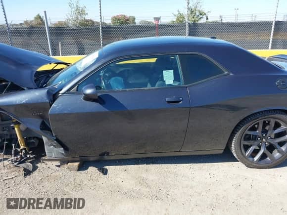 2019 Dodge Challenger R/T z VIN 2C3CDZBT1KH660483, wystawiony jako IAAI lot #43038116 z przebiegiem 89 982 mil mil oraz . Historia ofert i sprzedaży dostępna na DreamBid. Obrazek 15.