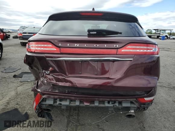 ✅ 2019 Lincoln MKC Select • VIN: 5LMCJ2D92KUL06278 • Lot: 82199585. Wystawiony na Copart z przebiegiem 62 297 mil. Bezpłatny archiwum sprzedaży aukcyjnych z USA i szczegółowy raport historii pojazdu na DreamBid. Zdjęcie 6.
