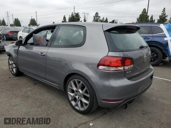 ✅ 2013 Volkswagen Golf GTI • VIN: WVWFD7AJ2DW123753 • Лот: 81737335. Опубликован ранее на Copart с пробегом 176 845 миль. Бесплатный доступ к архиву аукционных продаж из США и подробный отчёт об истории автомобиля на DreamBid. Изображение 2.
