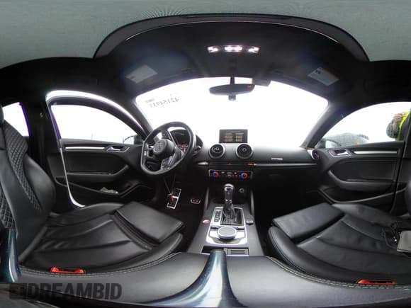 ✅ 2018 Audi S3 Premium Plus • VIN: WAUB1GFF6J1017601 • Лот: 42154933. Опубликован ранее на IAAI с пробегом 107 742 миль. Бесплатный доступ к архиву аукционных продаж из США и подробный отчёт об истории автомобиля на DreamBid. Изображение 18.