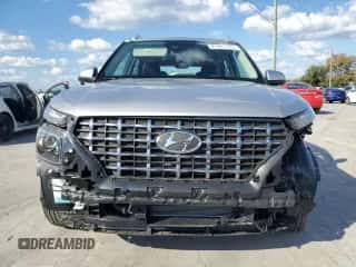 2025 Hyundai Venue SEL z VIN KMHRC8A37SU377891, wystawiony jako Copart lot #81901755 z przebiegiem 2 710 mil mil oraz Szkoda całkowita • Salvage title. Historia ofert i sprzedaży dostępna na DreamBid. Obrazek 5.