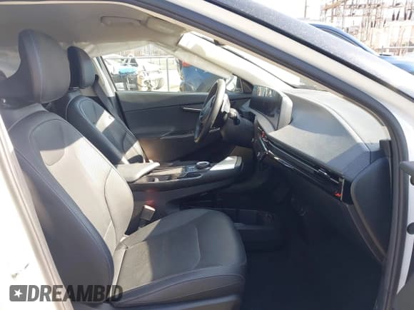 ✅ 2022 Kia EV6 Wind • VIN: KNDC3DLC3N5083287 • Лот: 42398104. Опубликован ранее на IAAI с пробегом 102 718 миль. Бесплатный доступ к архиву аукционных продаж из США и подробный отчёт об истории автомобиля на DreamBid. Изображение 5.