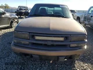 ✅ 2003 Chevrolet S-10 • VIN: 1GCDT19X438166932 • Лот: 79707374. Опубликован ранее на Copart с пробегом 343 046 миль. Бесплатный доступ к архиву аукционных продаж из США и подробный отчёт об истории автомобиля на DreamBid. Изображение 5.