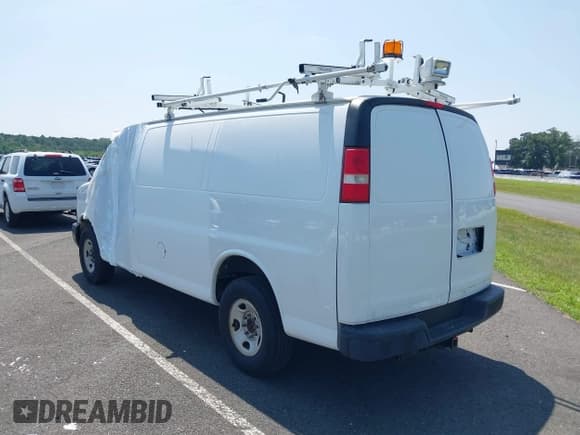 ✅ 2015 Chevrolet Express Cargo • VIN: 1GCWGFCF6F1158726 • Lot: 42902480. Wystawiony na IAAI z przebiegiem 172 635 mil. Bezpłatny archiwum sprzedaży aukcyjnych z USA i szczegółowy raport historii pojazdu na DreamBid. Zdjęcie 3.