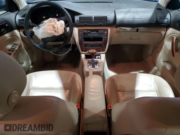 ✅ 2000 Volkswagen Passat • VIN: WVWWH23B5YE329657 • Лот: 88418585. Опубликован ранее на Copart с пробегом 57 810 миль. Бесплатный доступ к архиву аукционных продаж из США и подробный отчёт об истории автомобиля на DreamBid. Изображение 8.