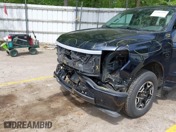 ✅ 2023 Ford F-150 Lightning Pro • VIN: 1FTVW1EL6PWG30061 • Лот: 42362295. Опубликован ранее на IAAI с пробегом 22 481 миль. Бесплатный доступ к архиву аукционных продаж из США и подробный отчёт об истории автомобиля на DreamBid. Изображение 6.