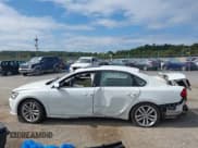 ✅ 2019 Volkswagen Passat Wolfsburg Edition • VIN: 1VWLA7A34KC012386 • Лот: 43193343. Опубликован ранее на IAAI с пробегом 46 301 миль. Бесплатный доступ к архиву аукционных продаж из США и подробный отчёт об истории автомобиля на DreamBid. Изображение 13.